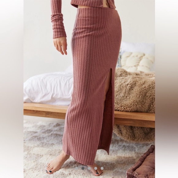 Urban Outfitters Dresses & Skirts - Urban Outfitters Ribbed Maxi Skirt In Mauve